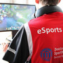 Spiele des eSport-Hochschulteams vor dem Rechner