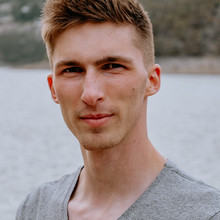  Maximilian Augenstein