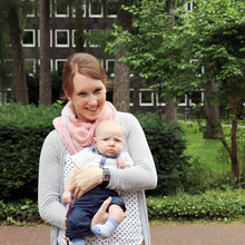 Dr. Julia Däggelmann mit ihrem Sohn Max