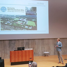 Vortrag bei der ISBS-Konferenz 2018 (Foto: Josef Viellehner) Steffen Willwacher hält Vortrag auf der ISBS-Konferenz